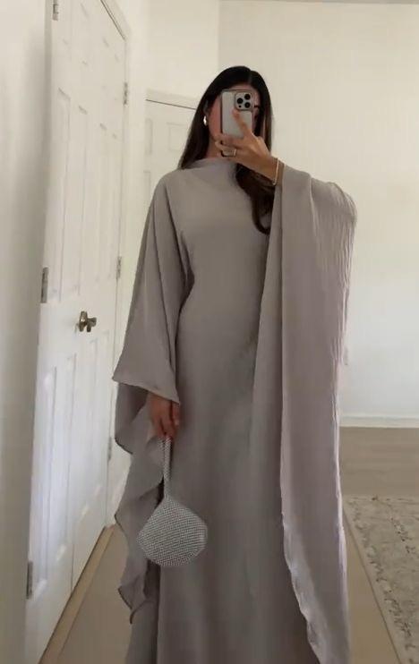 Serene Elegance: Flowy Minimalist Abaya